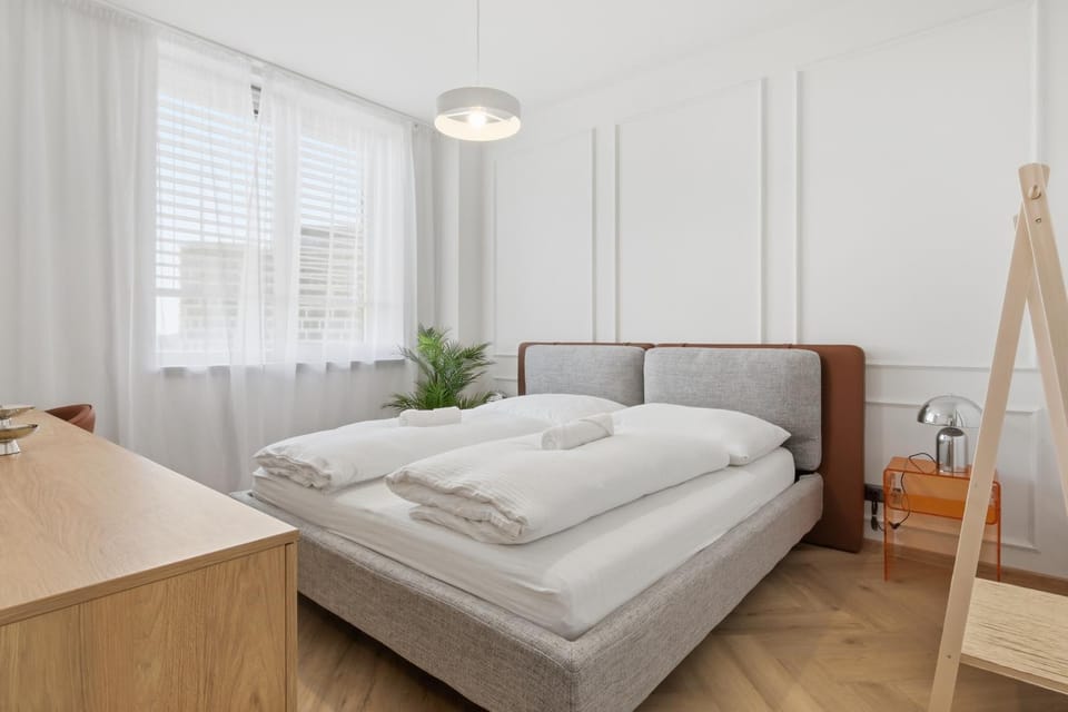 Bed, Photo of the whole room, Bedroom, towels