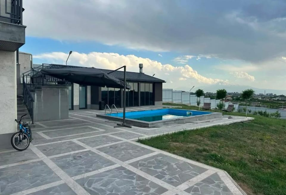 Современная вилла с бассейном Villa in Armenia
