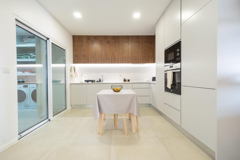 Kitchen or kitchenette, Dining area, stove