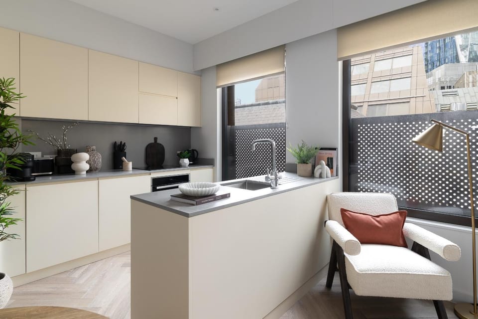 Coffee/tea facilities, Kitchen or kitchenette, Dining area, stove