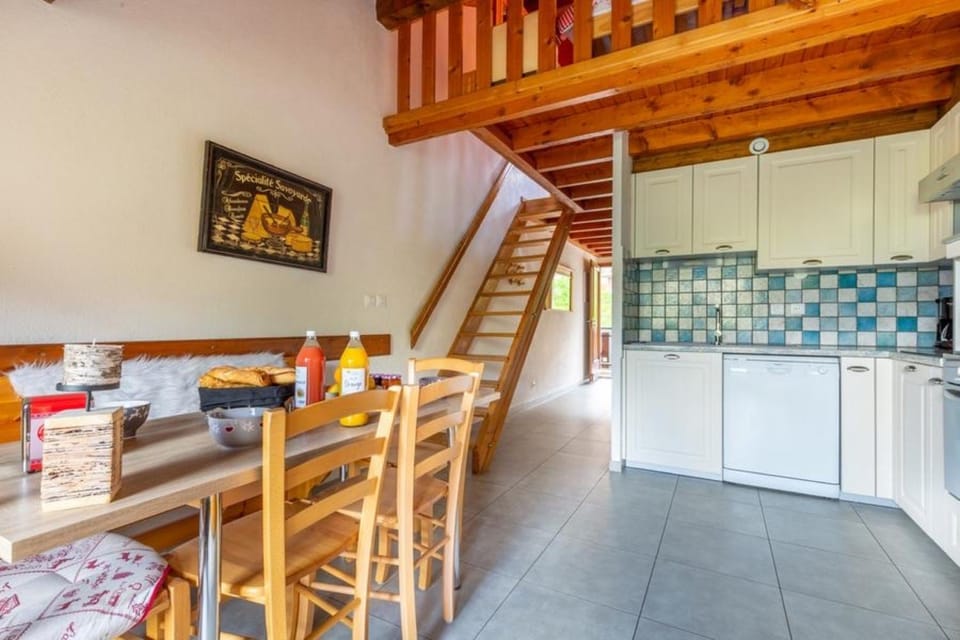 Property building, Kitchen or kitchenette, Living room