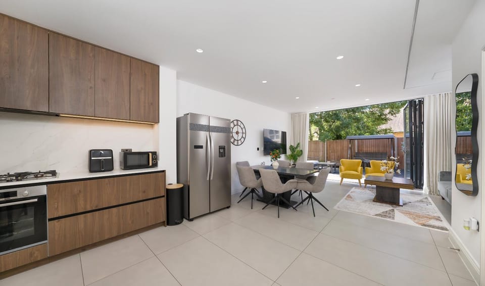 Coffee/tea facilities, Kitchen or kitchenette, Living room, Seating area, Dining area, dishwasher, oven, stove, toaster