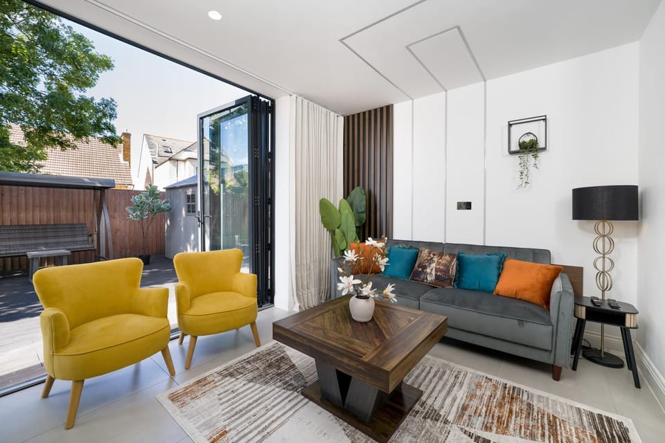 Patio, Day, View (from property/room), Balcony/Terrace, Living room, Seating area