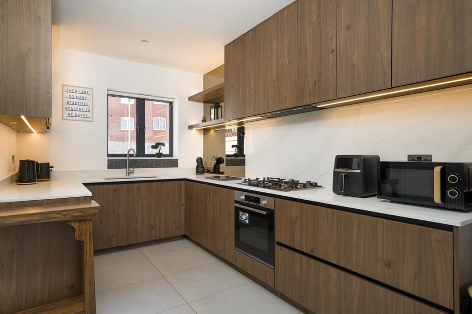 Coffee/tea facilities, Kitchen or kitchenette, dishwasher, oven, stove, toaster