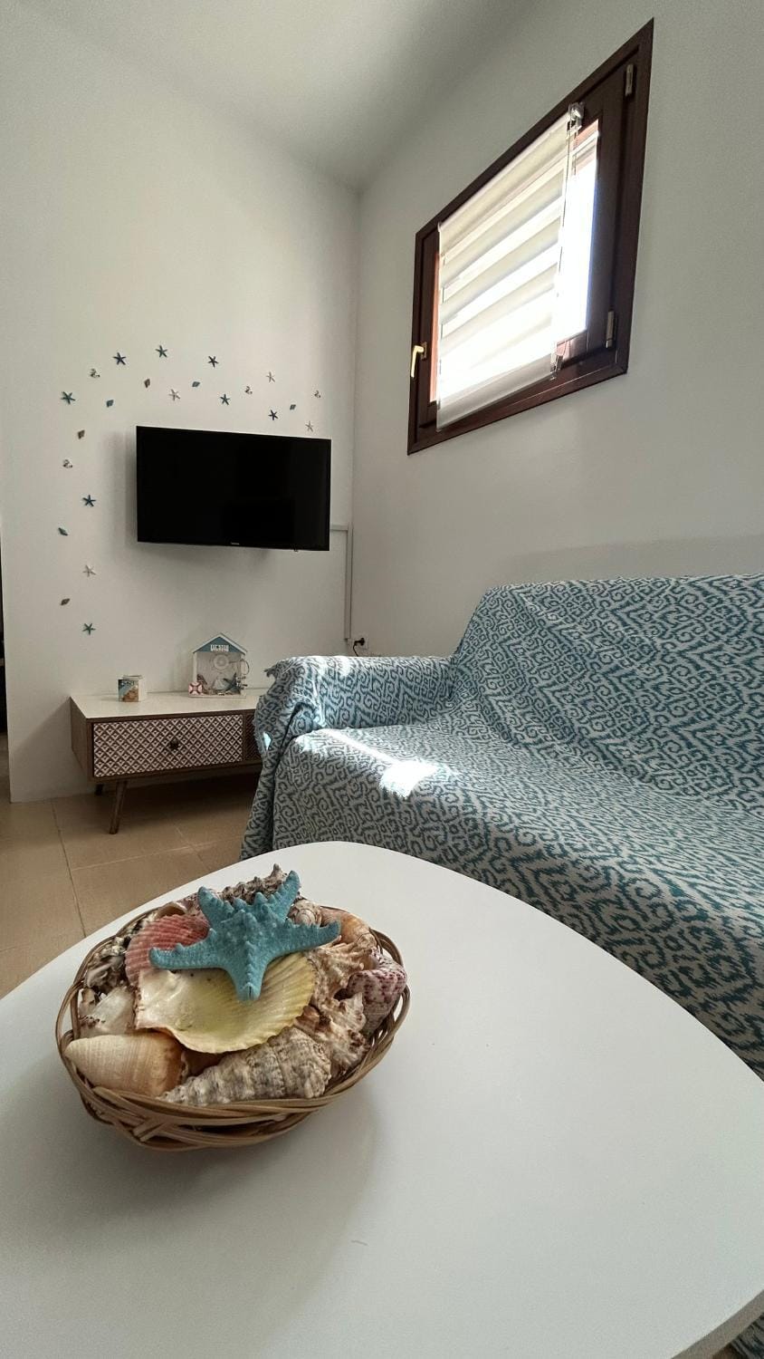 Bed, TV and multimedia, Living room