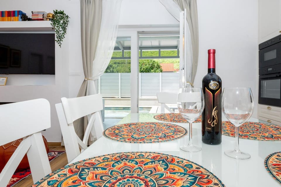 Dining area, Bedroom