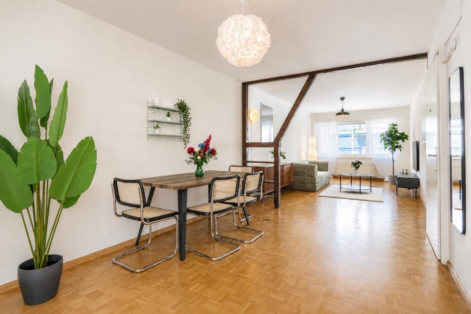 Living room, Photo of the whole room, Seating area, Dining area