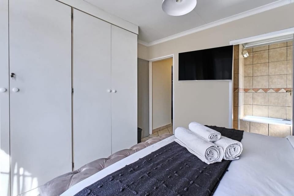 Unit 7,Bel Aire on the Waterfall Ridge Apartment in Sandton