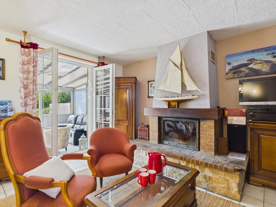 Communal lounge/ TV room, Living room