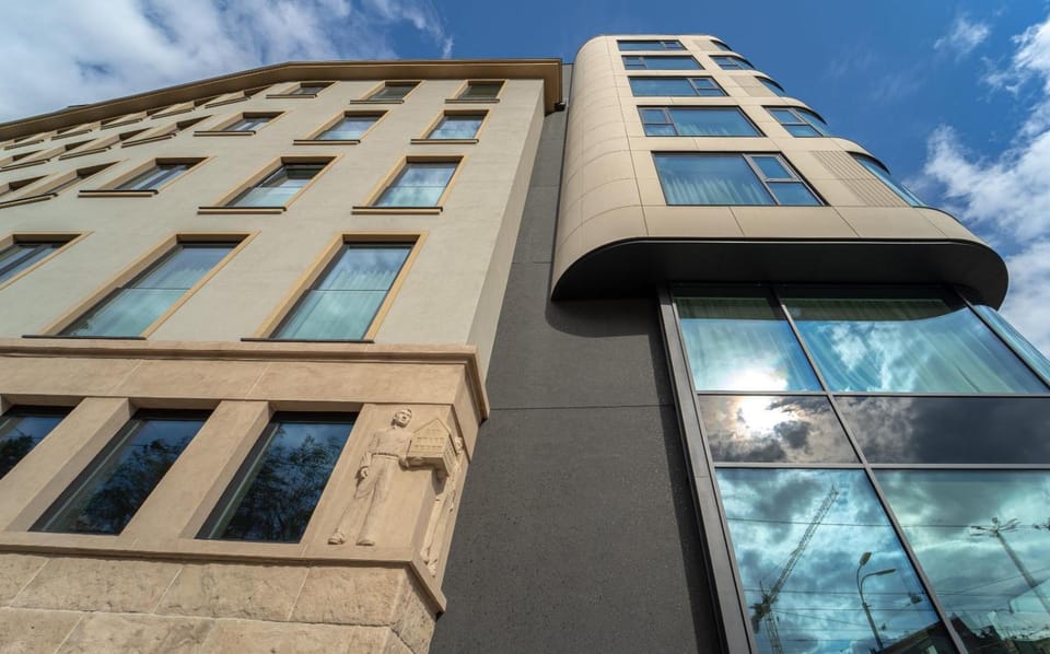 Property building, Facade/entrance