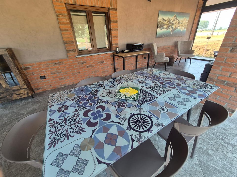 Patio, Living room, Seating area, Dining area