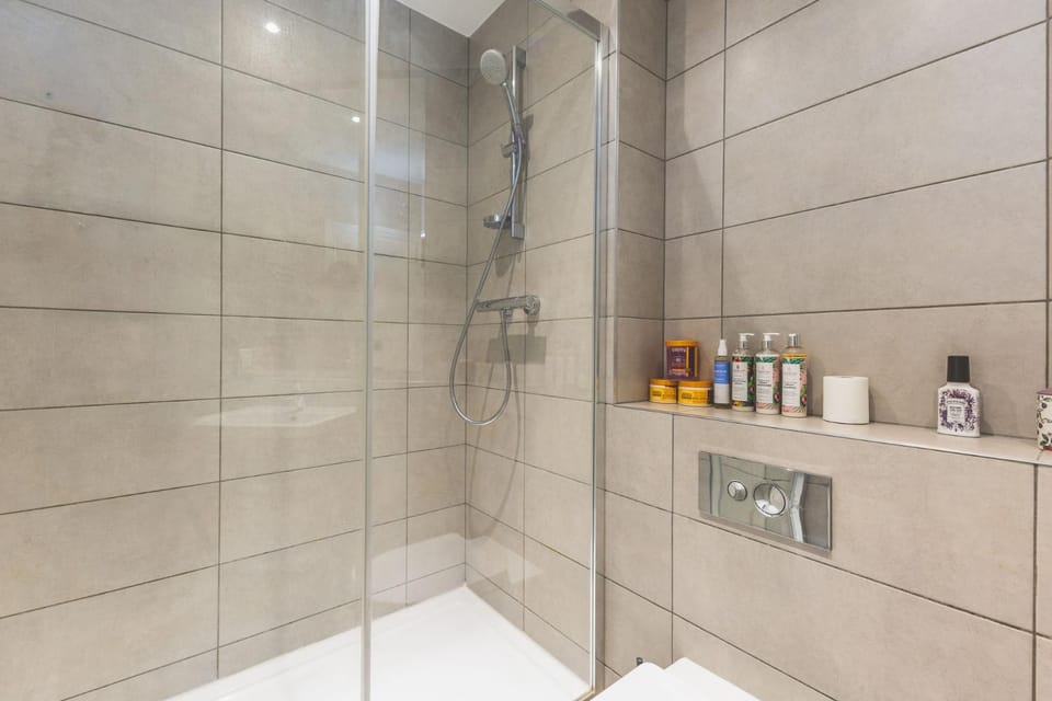 Cozy 1BDR Flat with Fast WiFi near Heathrow Apartment in Southall