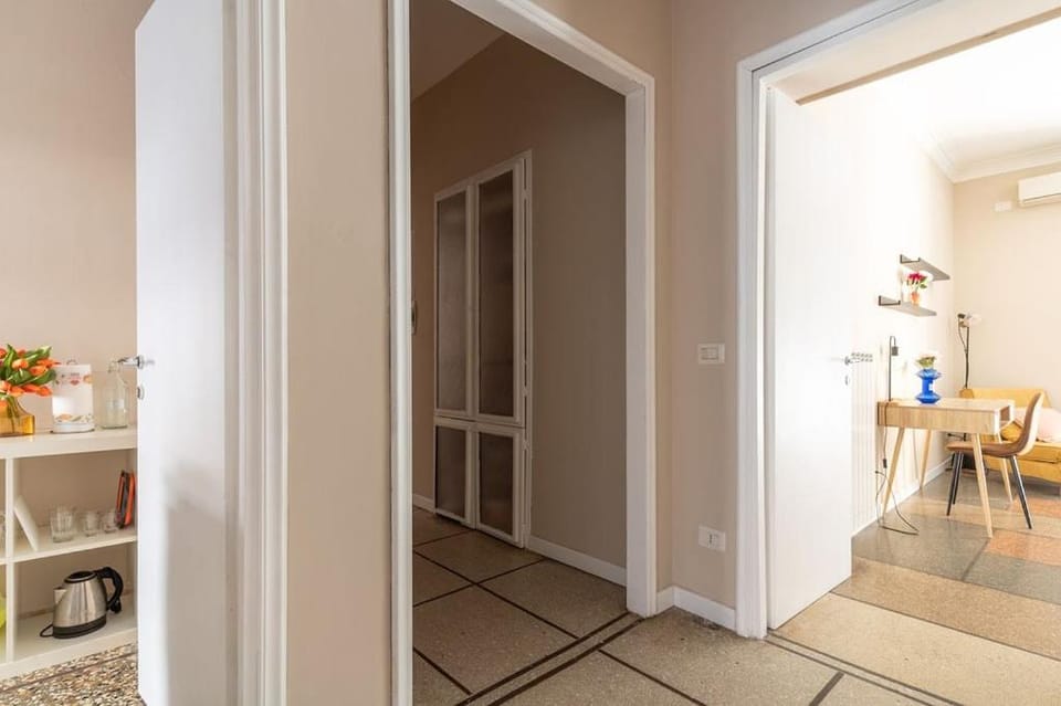 Modern 2BR Apt w-Balcony e AC near VaticanMuseums Apartment in Rome