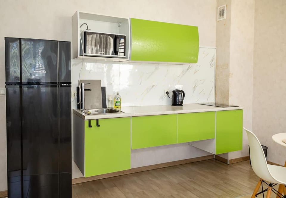 Coffee/tea facilities, Kitchen or kitchenette, microwave, stove