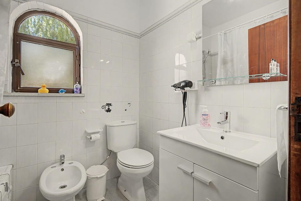 Bathroom, Living room