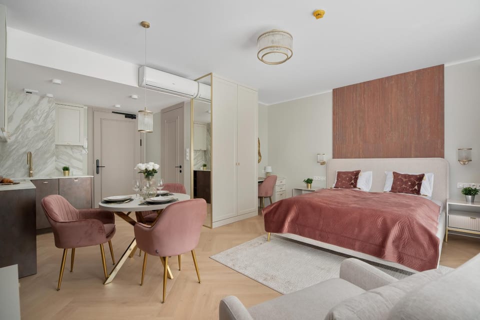 Bed, Kitchen or kitchenette, Living room, Photo of the whole room, Seating area, Dining area, Bedroom, wardrobe