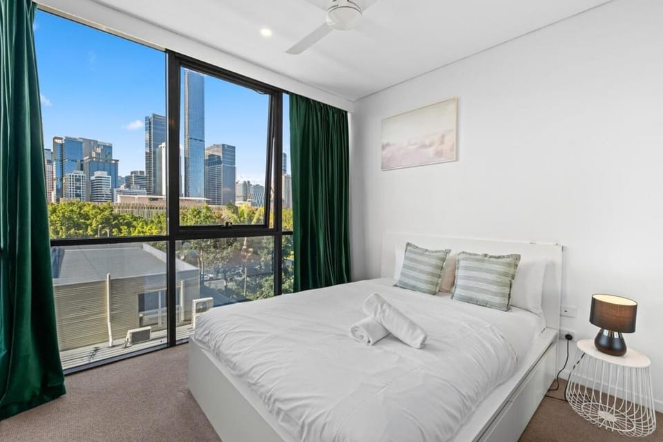 Lovely 2 Beds Apt with City View & Free Parking at South Brisbane Apartment in Brisbane City