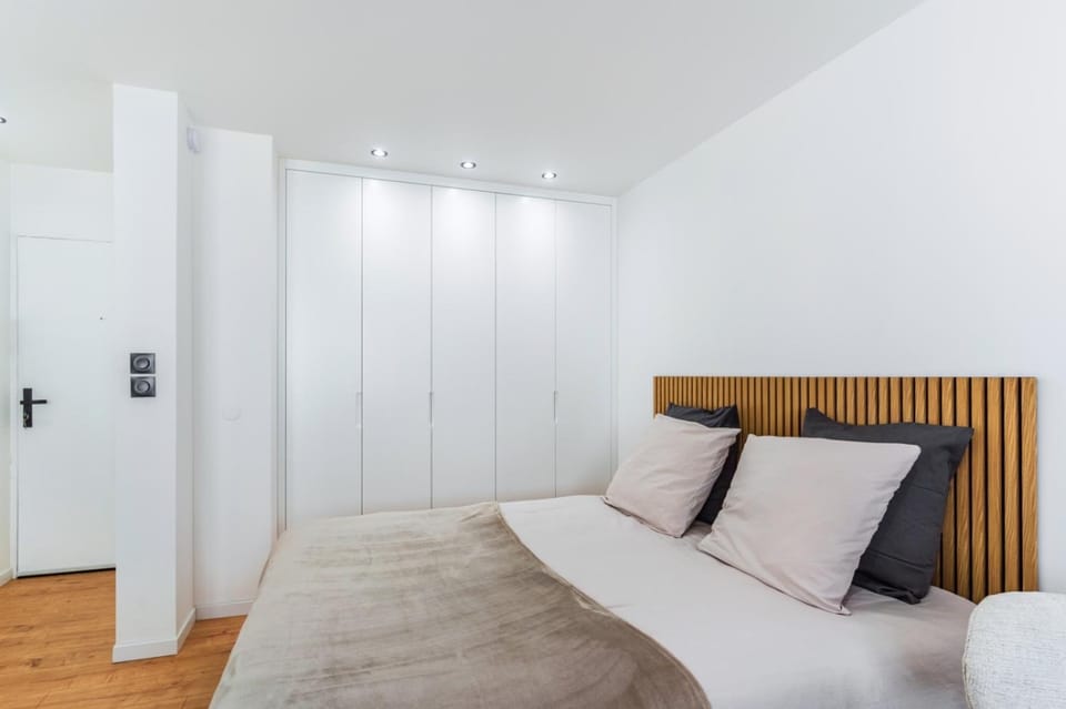 Bedroom, wardrobe