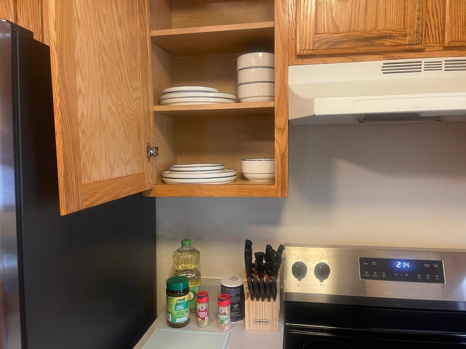 Kitchen or kitchenette, oven, stove