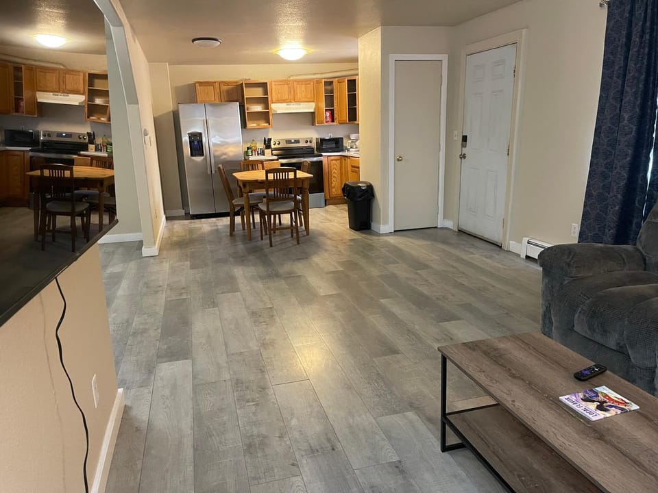 Kitchen or kitchenette, Living room, Seating area, Dining area