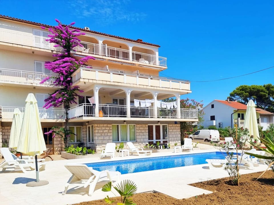 CC Rooms Vlad in Center with Pool Apartment in Novalja