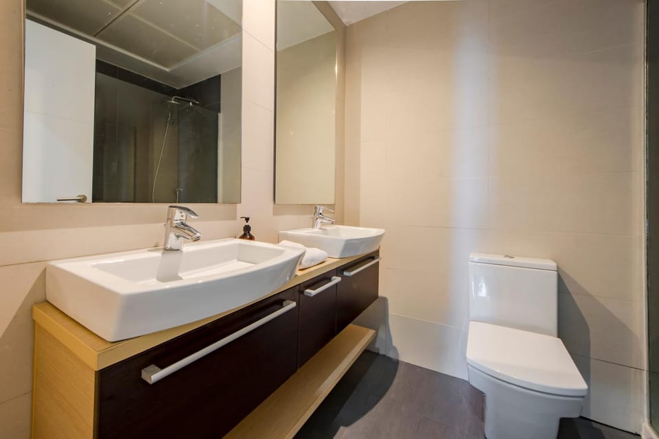 Alojamiento con parking y piscina en Sanchinarro Apartment in Madrid