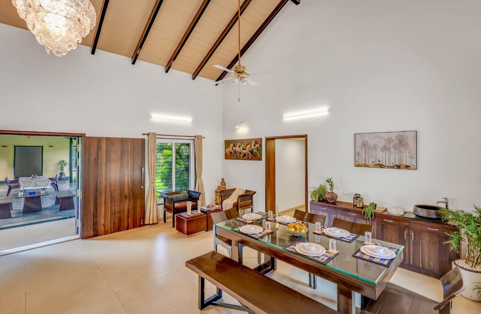 Living room, Dining area