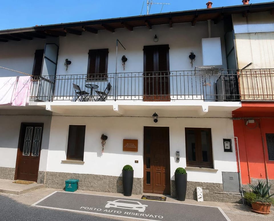Property building, Balcony/Terrace, Street view, Parking