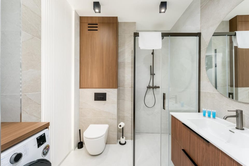 Shower, Toilet, Bathroom, towels
