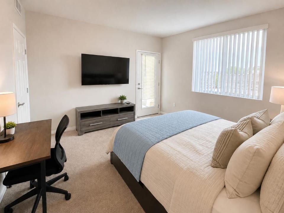 Bed, Photo of the whole room, Bedroom