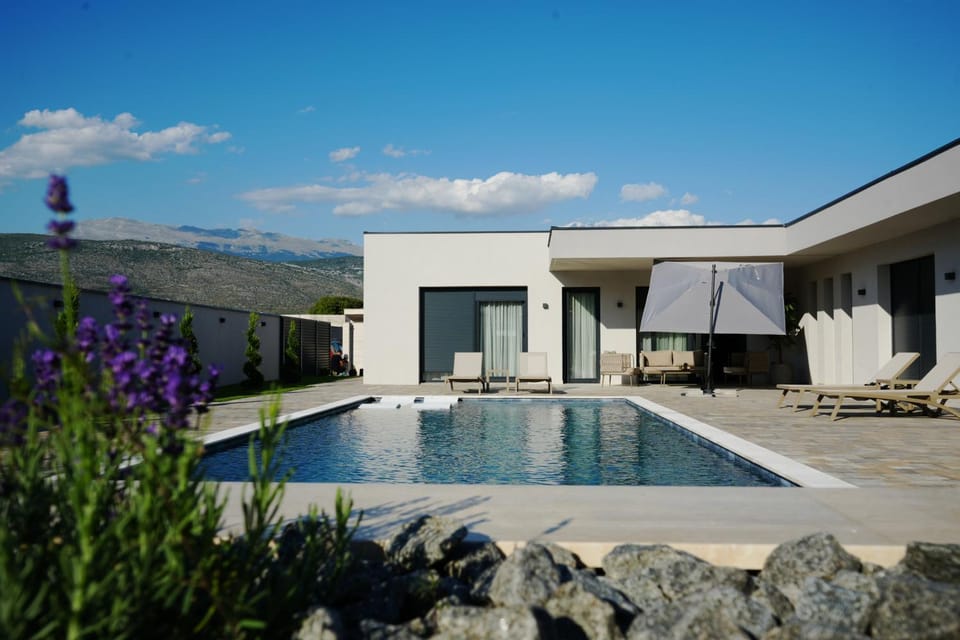Property building, Patio, Day, Natural landscape, Mountain view, Pool view, Swimming pool, sunbed