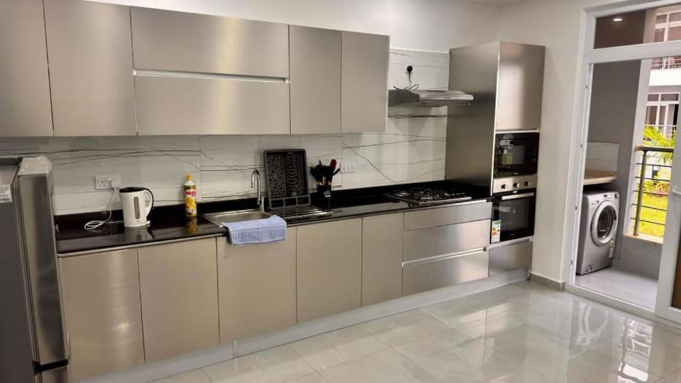 AQUA GARDENS SEAVIEW LUXURY HOMESTAY NYALI Msa Apartment in Mombasa County