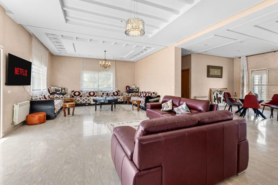 TV and multimedia, Living room, Banquet/Function facilities, Seating area
