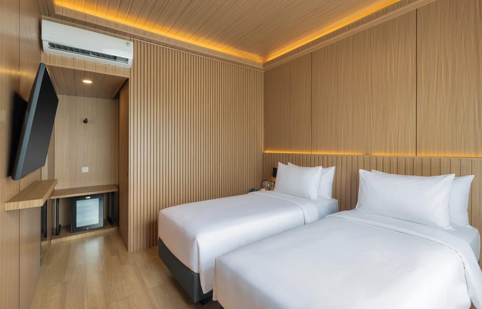 Photo of the whole room, Bedroom