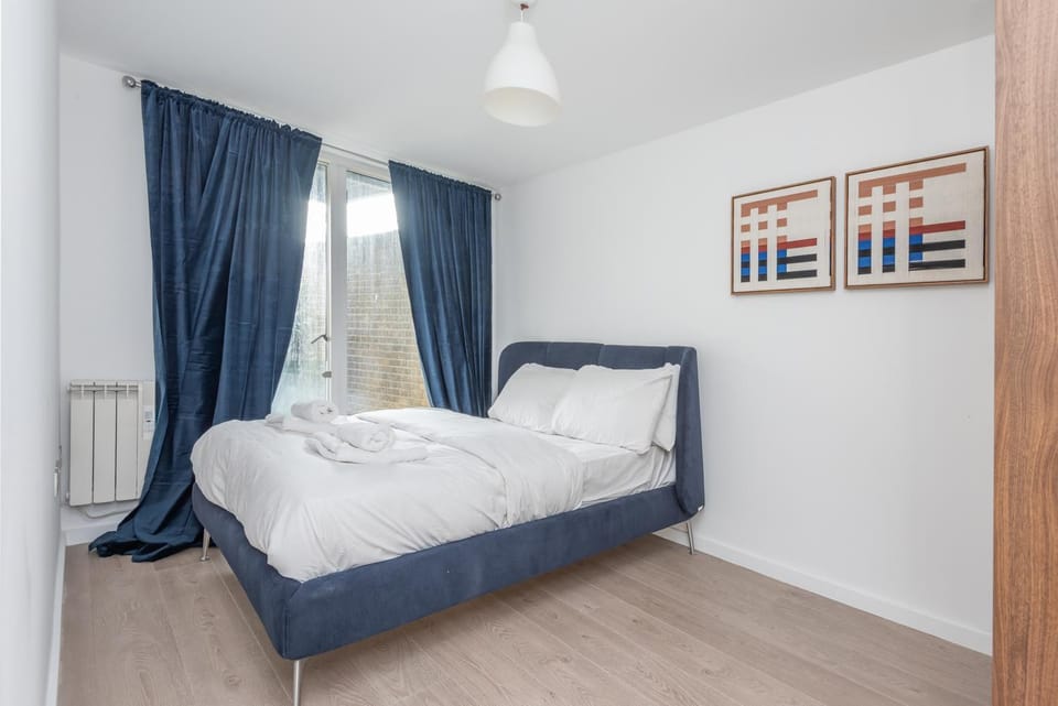 Bright Modern 3BDR Family Home with Private Patio Apartment in London