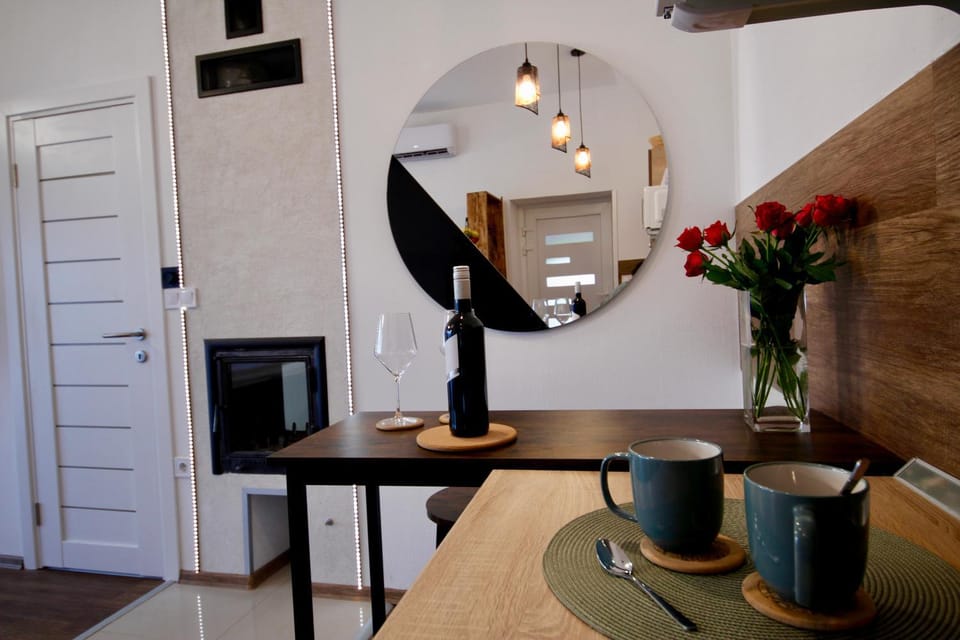 Kitchen or kitchenette, Living room, Seating area, Dining area, fireplace