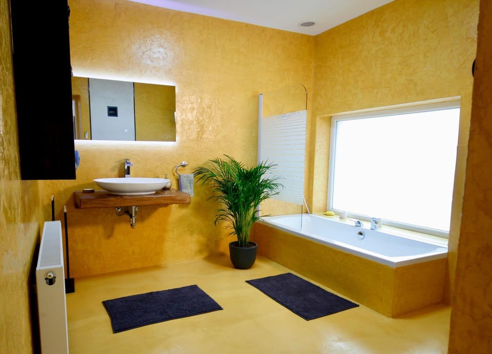 Hot Tub, Bathroom, Bath, towels