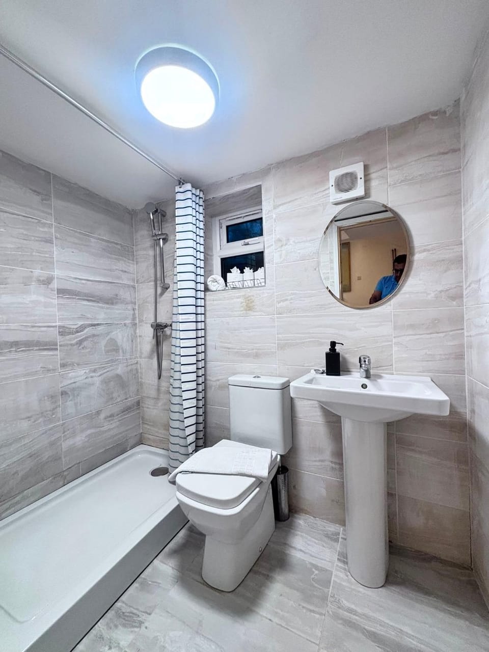 Beautiful 2BR Property in High Wycombe MR House in High Wycombe