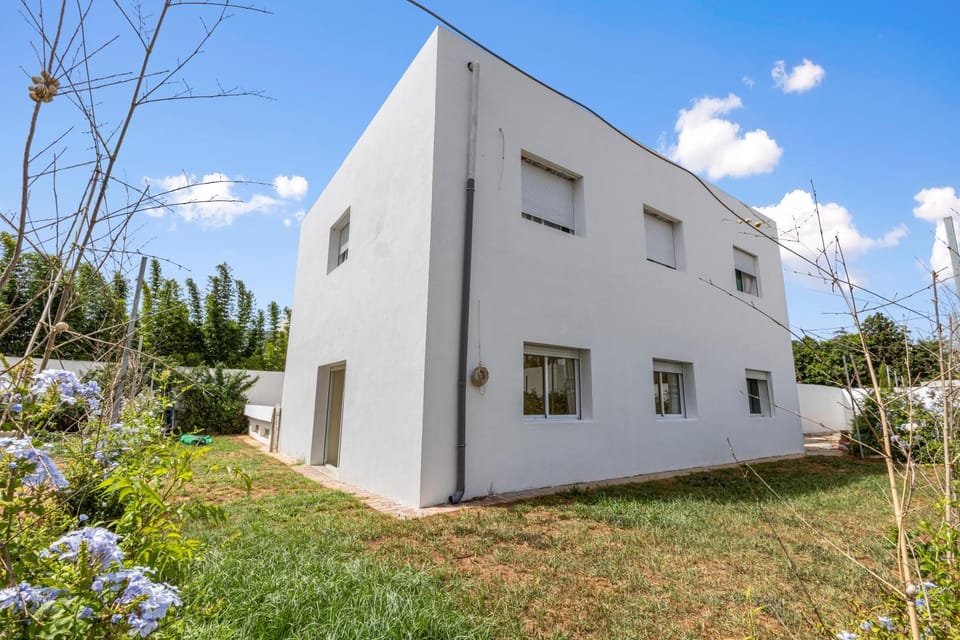 Property building, Day, Garden, Garden view