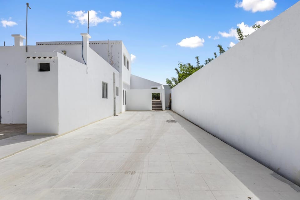 Property building, Day, Garden, Balcony/Terrace, Inner courtyard view