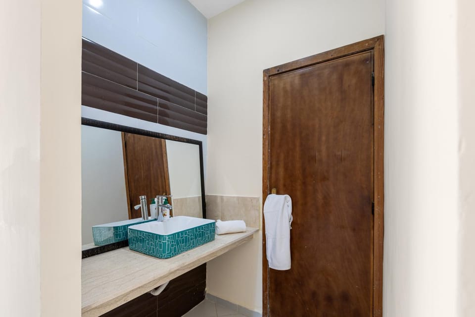 Bathroom, towels