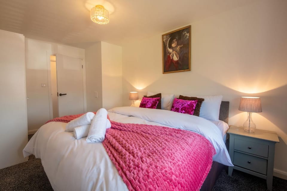 Bed, Decorative detail, Bedroom