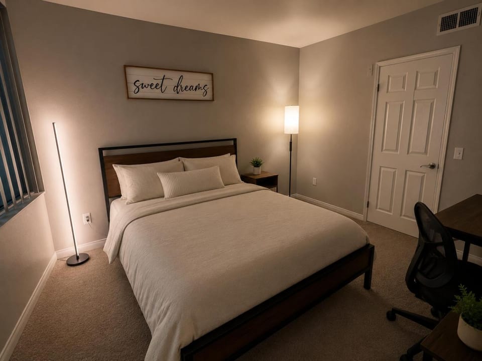 Bed, Photo of the whole room, Bedroom