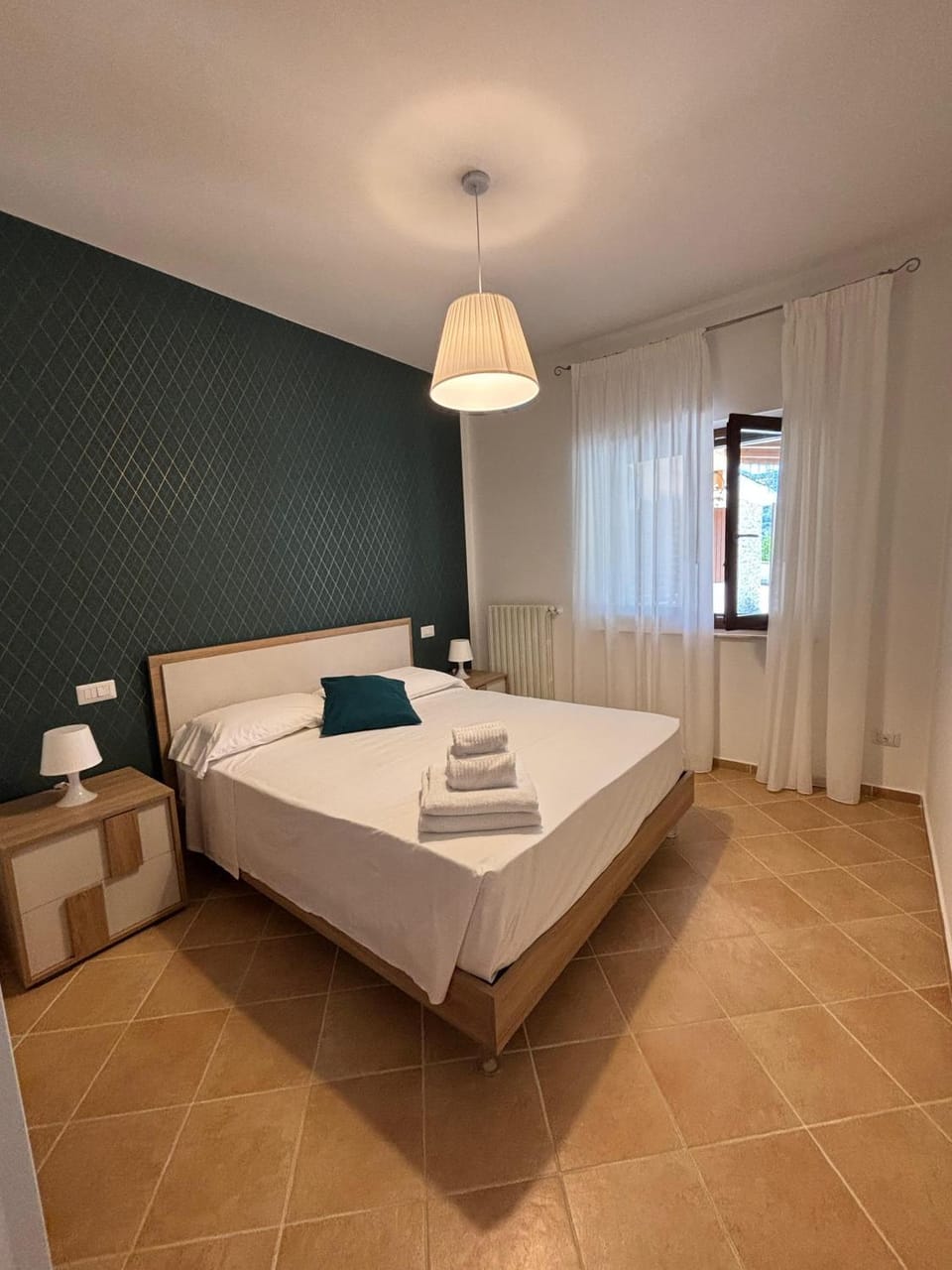 Bed, Bedroom, towels