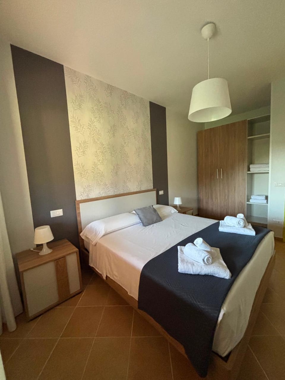 Bed, Bedroom, towels, wardrobe