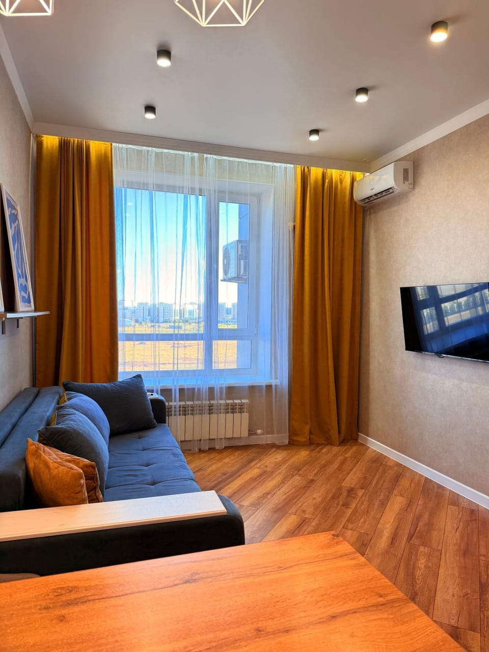 Bed, TV and multimedia, Living room, Seating area, Bedroom, air conditioner
