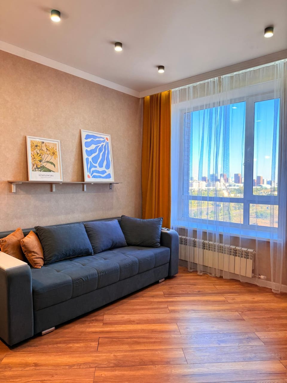 Property building, Facade/entrance, Living room, Seating area, Location, flat iron, hair dryier