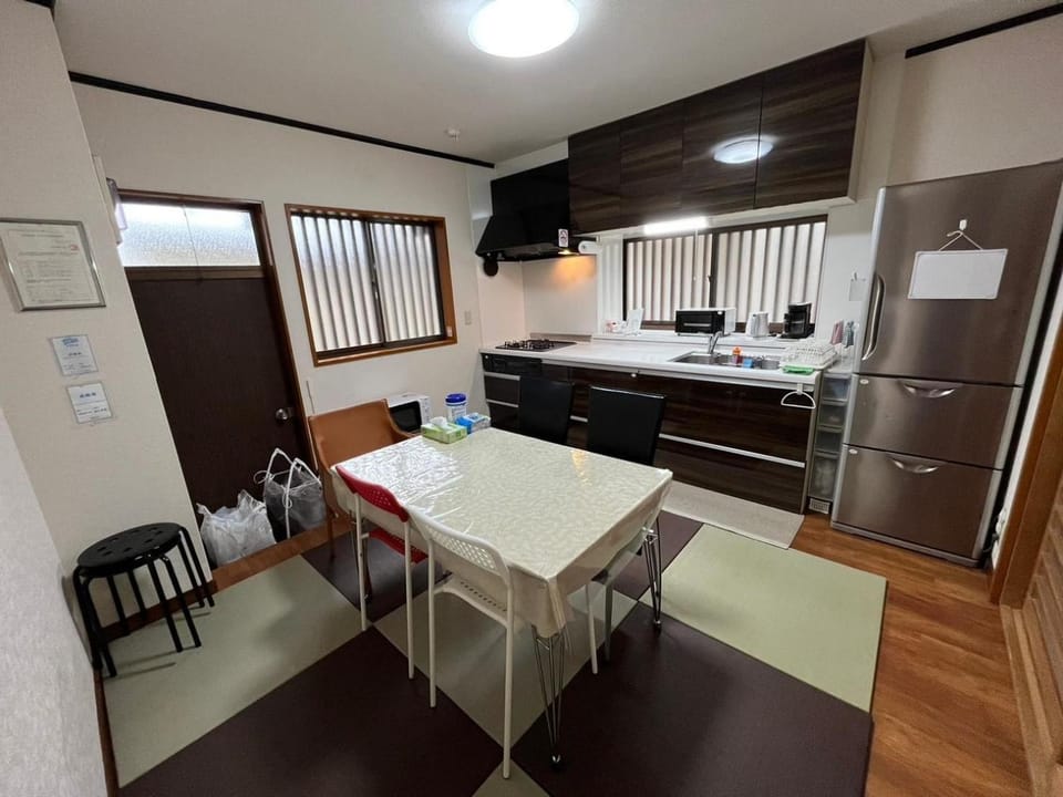 Kitchen or kitchenette, Dining area, stove