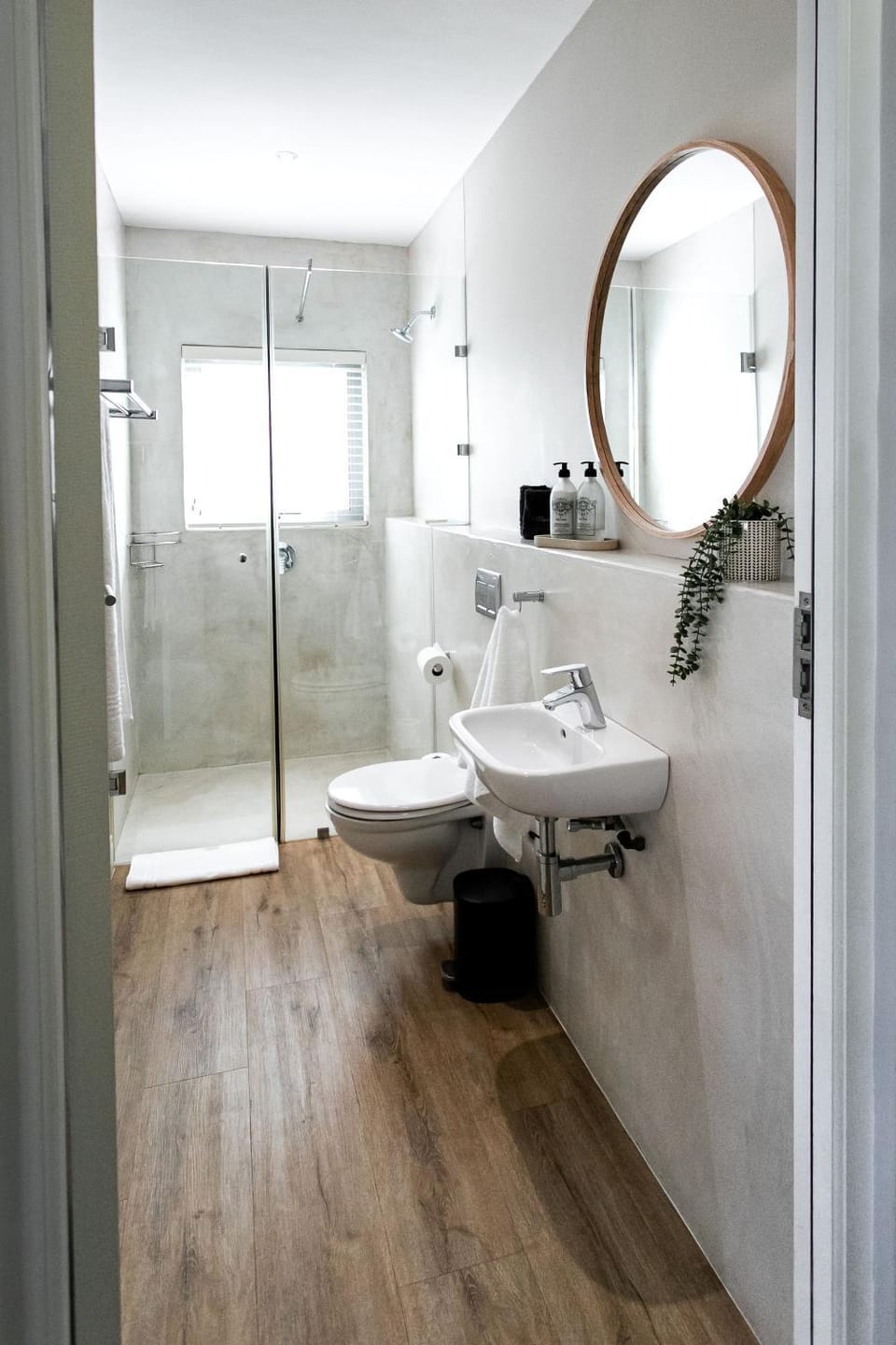 Shower, Toilet
