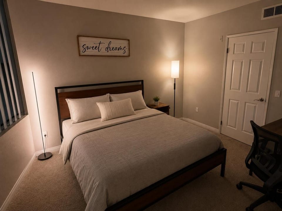 Bed, Photo of the whole room, Bedroom